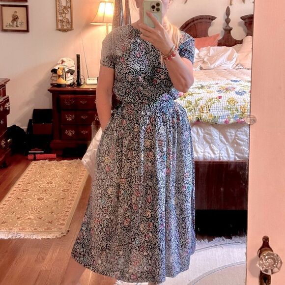 Vintage 80s J.H. Collectible Black & Gray Stylized Floral Patterned Skirt Set - Picture 2 of 8